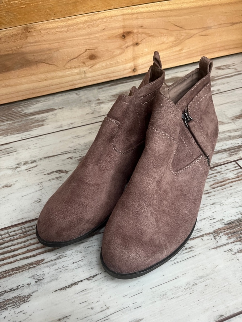 Arizona Jean Co Garrity Taupe Ankle Boots Faux Suede Memory Foam 9W NWT - Picture 10 of 14